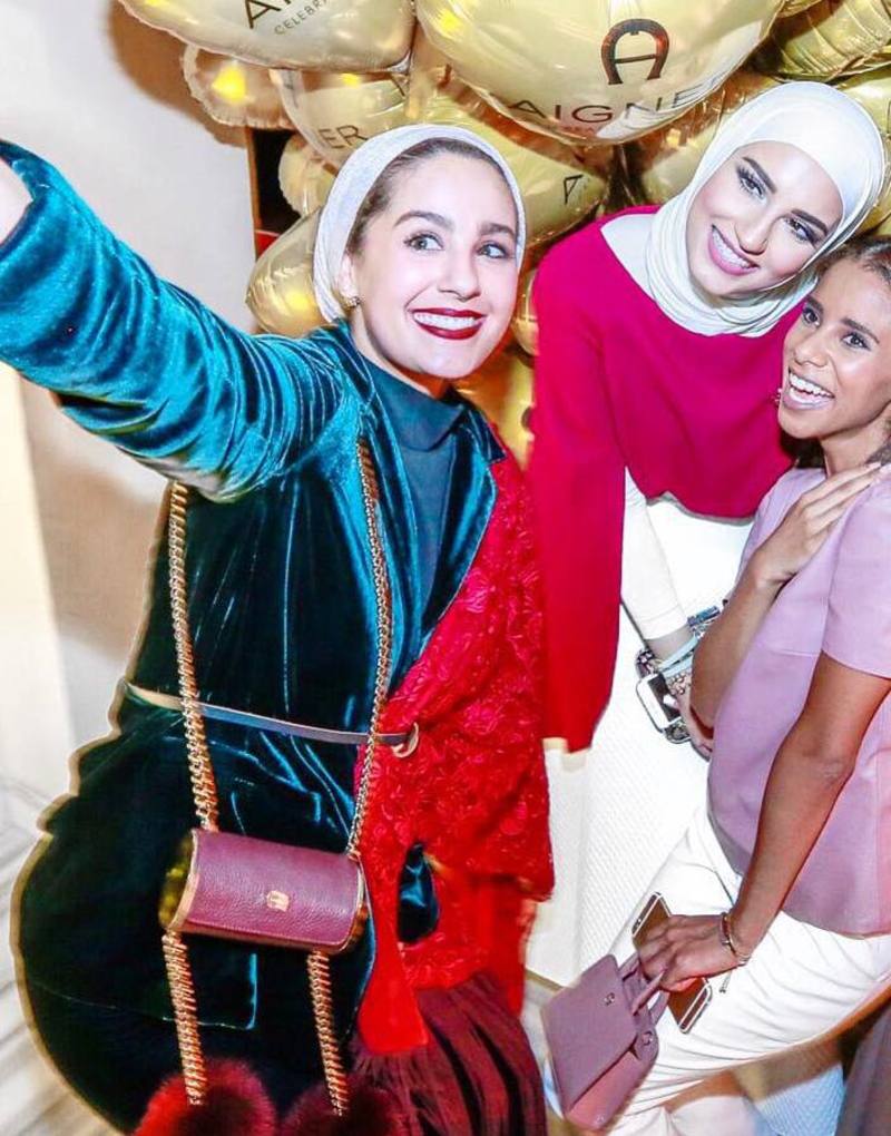 صور من بدت أكثر أناقة في حفل أجنر داليدا الدوب أم آسيا؟